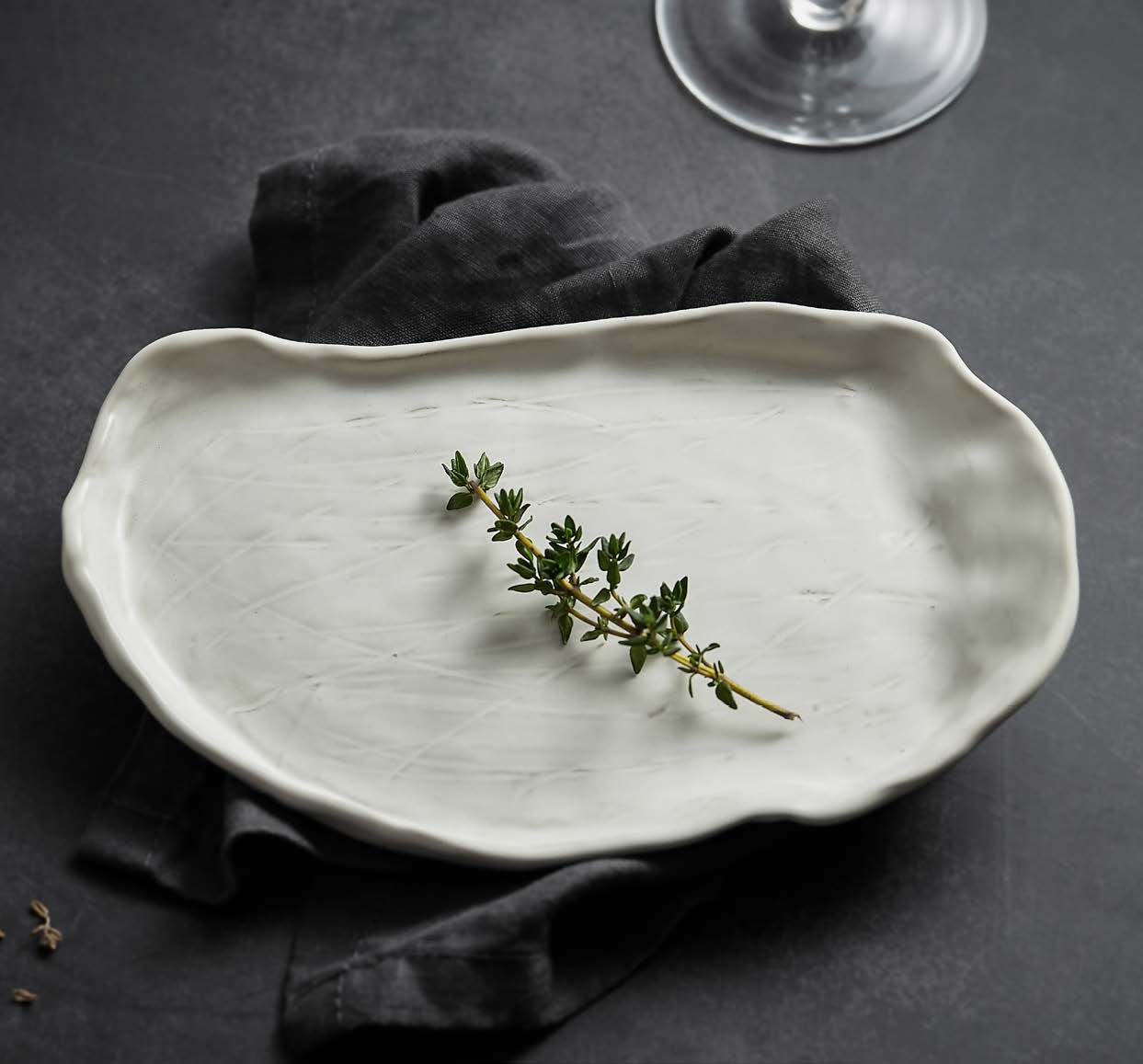 LEK - OVAL PLATE #LK2118019