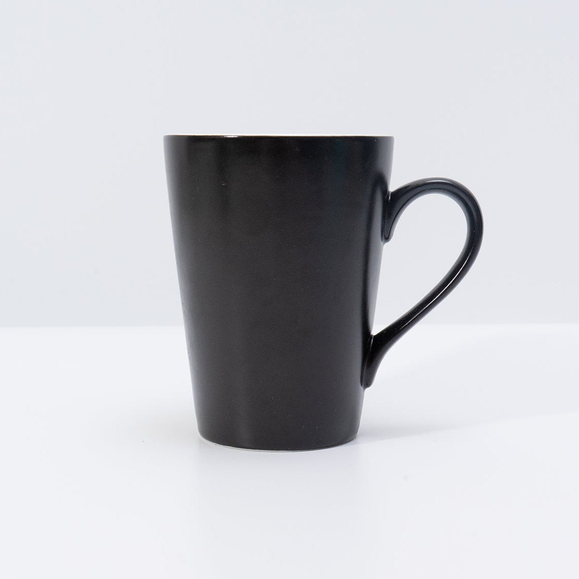 DE TERRA V SHAPE MUG 270ML l 8 x 10.5CM - MATT BLACK - DON BELLINI # DB2139227